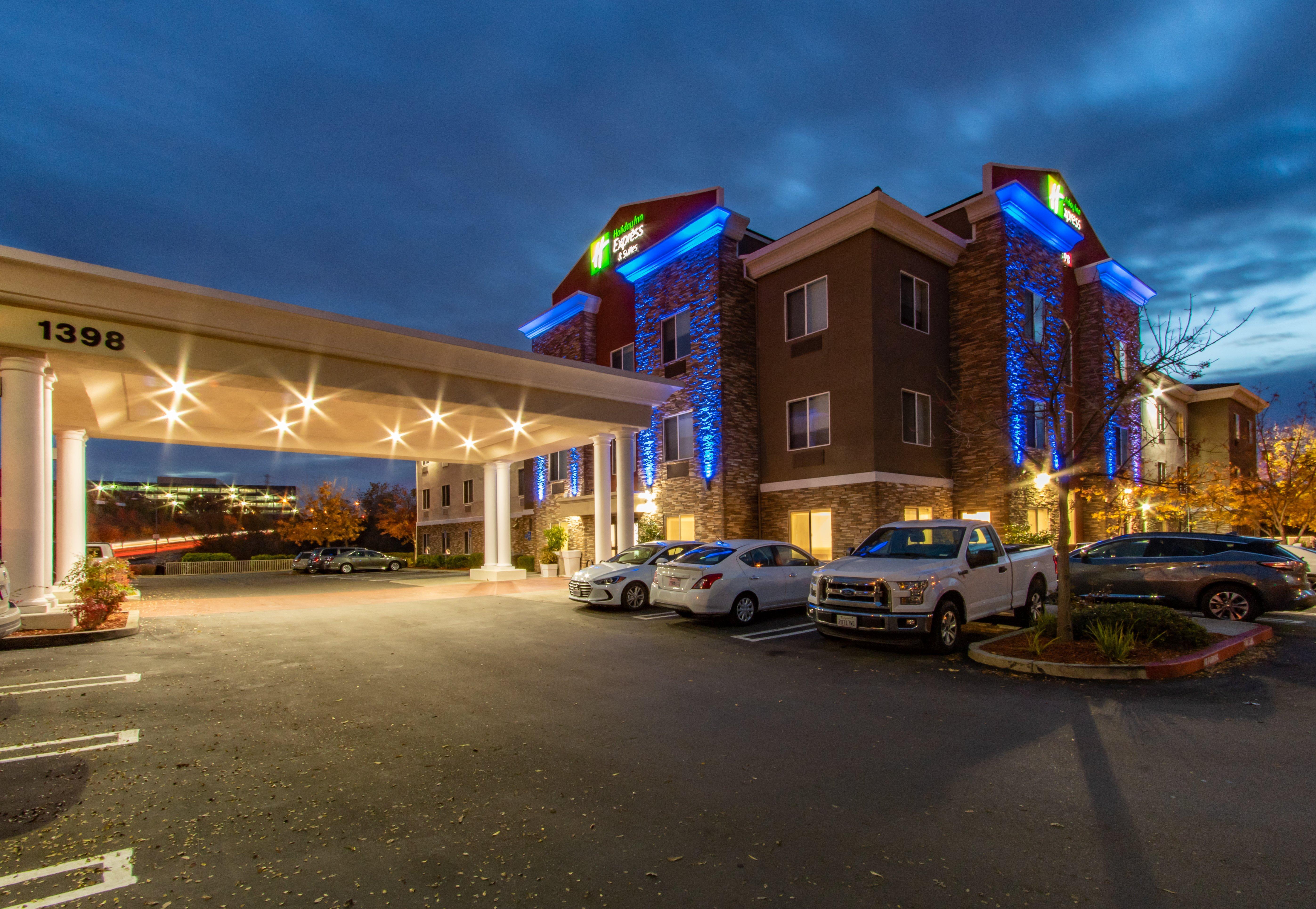 Holiday Inn Express Hotel & Suites Roseville - Galleria Area By Ihg Exterior foto