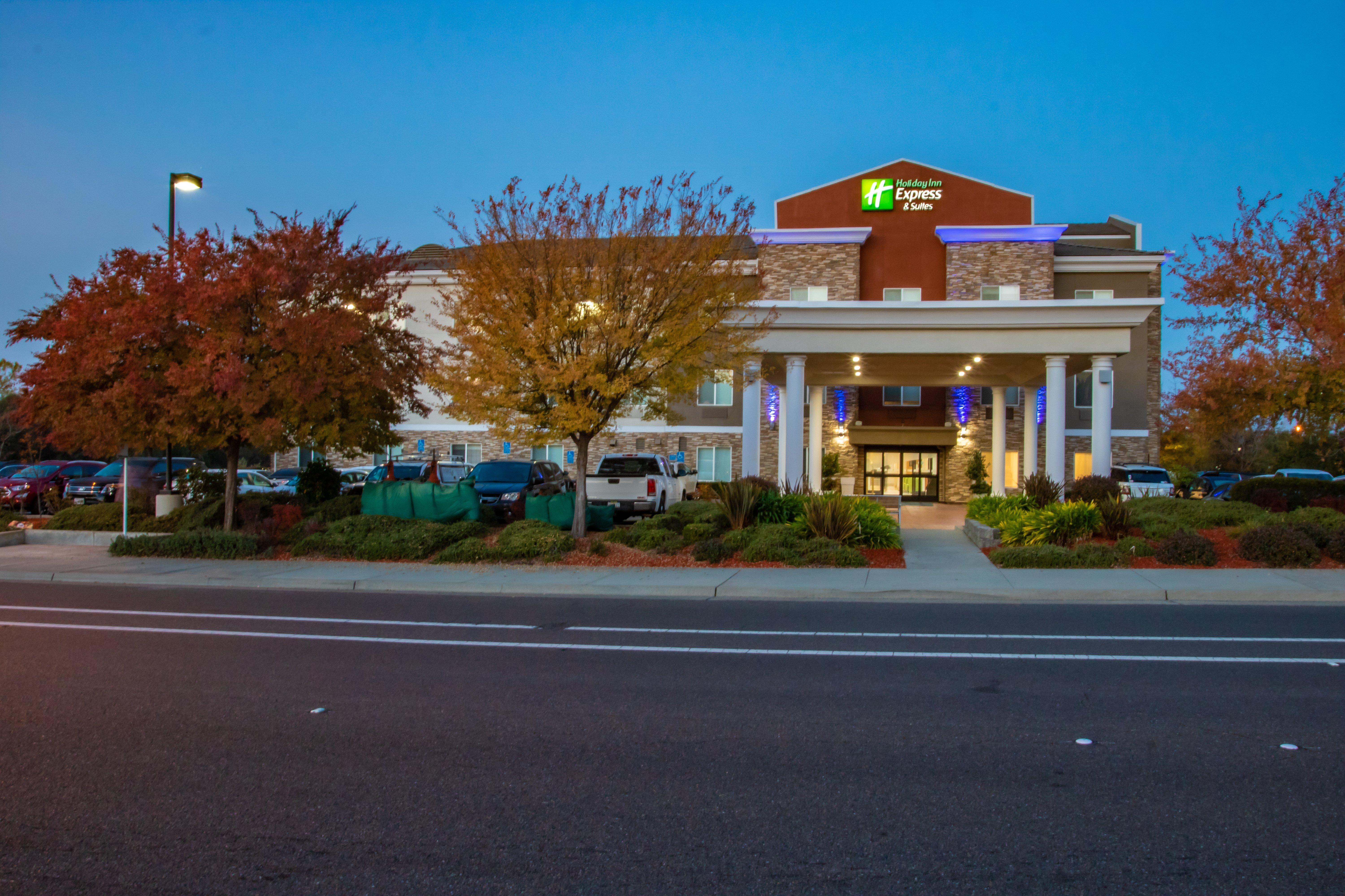 Holiday Inn Express Hotel & Suites Roseville - Galleria Area, An Ihg Hotel Exterior foto