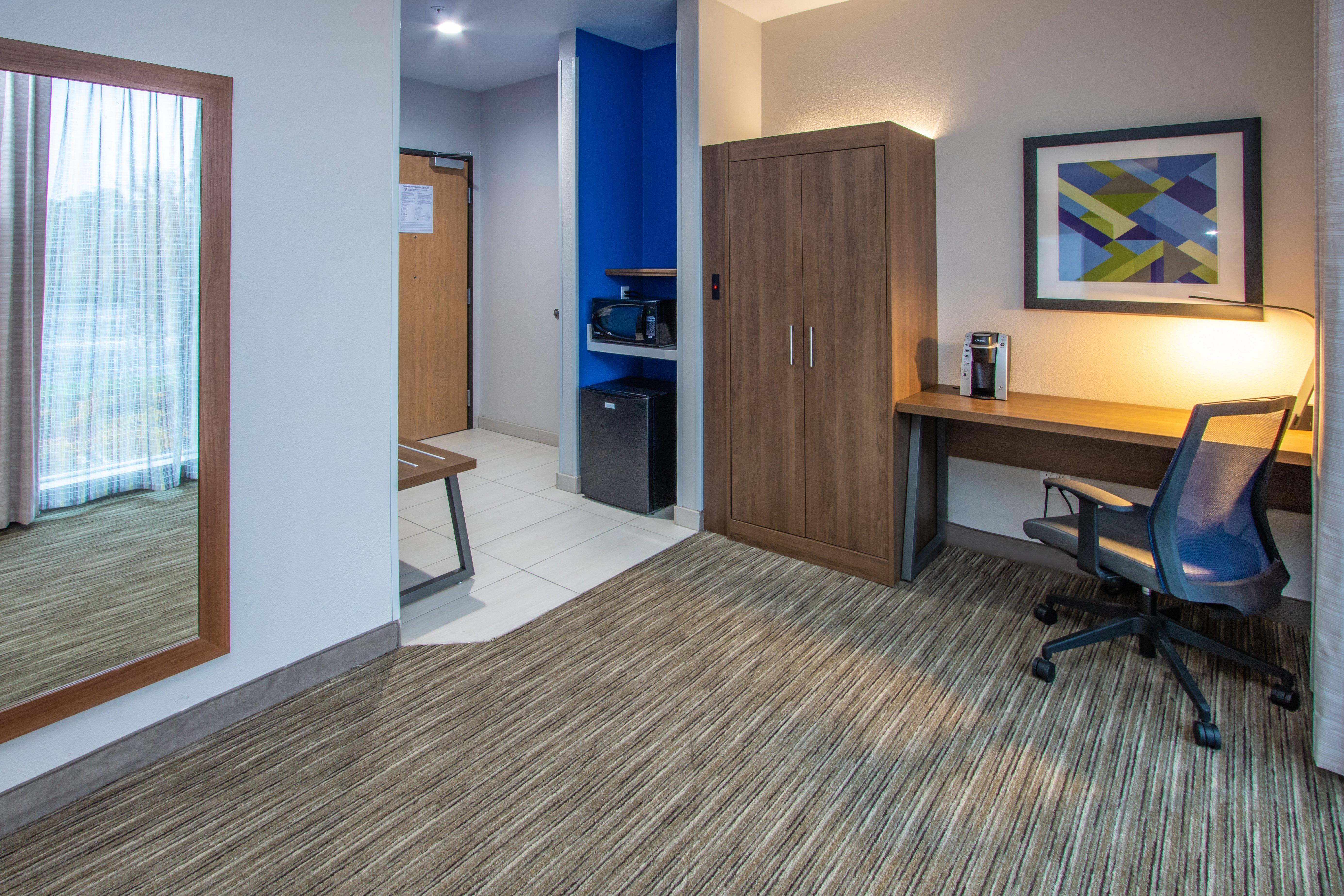Holiday Inn Express Hotel & Suites Roseville - Galleria Area By Ihg Exterior foto