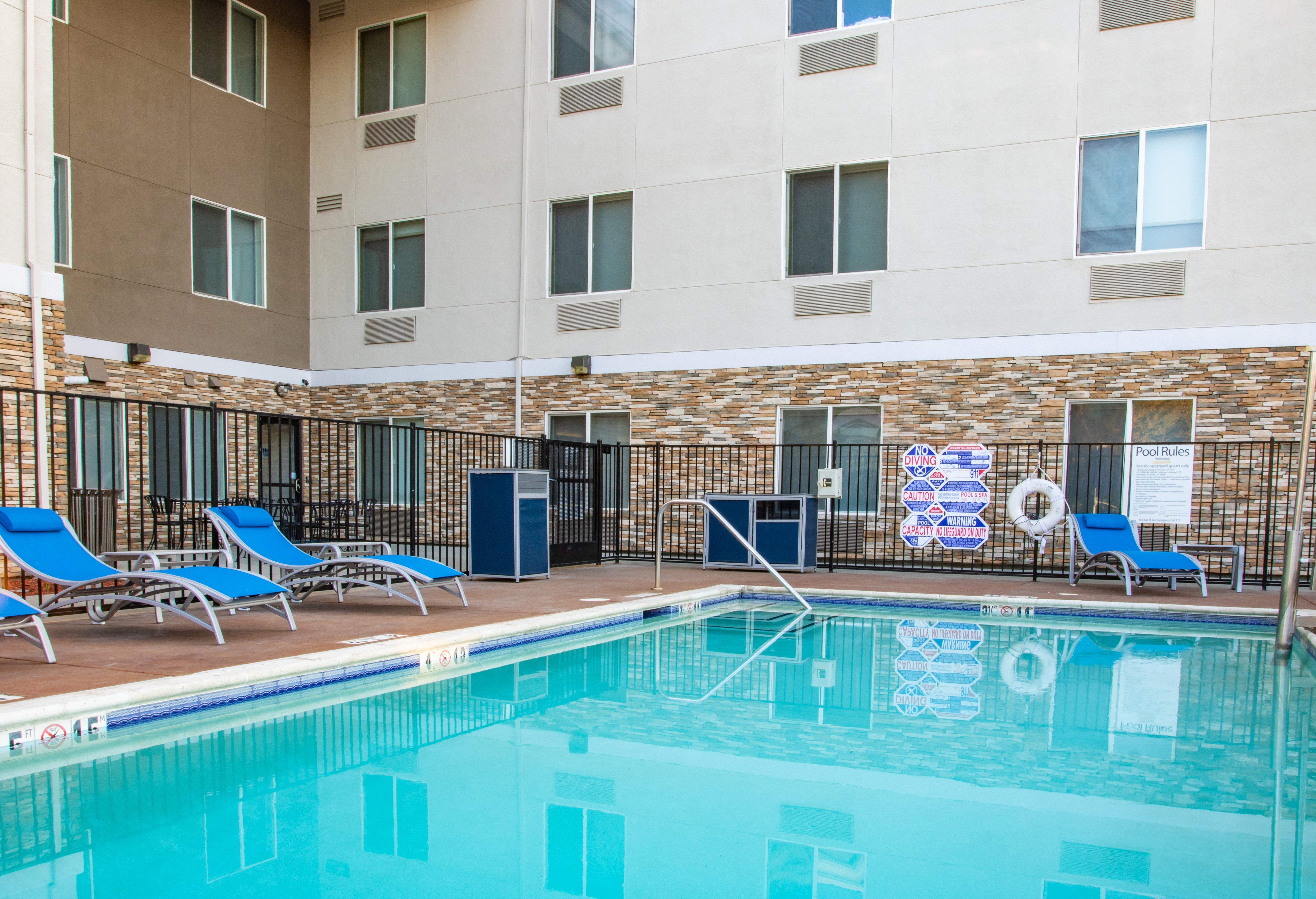 Holiday Inn Express Hotel & Suites Roseville - Galleria Area By Ihg Exterior foto